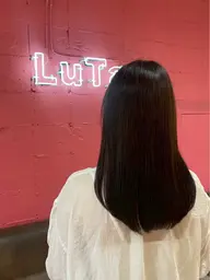 【湿気で広がる時期にオススメ💫】　　　　　　　　　　　🍀ストレートパーマ＋3step treatment🍀