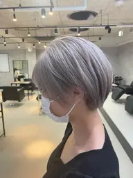 ホワイト系や、特殊系カラーしたい方専用メニュー🌈　　ケアブリーチ×1​〜​2回+オンカラー+トリートメント🌈