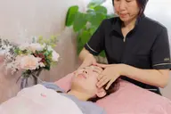 【人気No.1】ヘッドスパ付きの究極の小顔矯正💕首肩こり緩和と脳デトックスもできて、お顔の輪郭をV字にリフトアップ⤴️