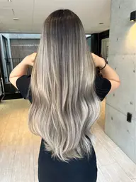 《グラデーションカラー🎀》(ブリーチ+オンカラー)トリートメント付き🫧🪞巻いても結んでも可愛いデザインカラー🎵