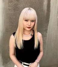 【抜きっぱなし】ブリーチ(ケアブリーチ1回)+艶トリートメント🩶 オンカラーなしムラシャン仕上げ!リタッチのみも可☺︎