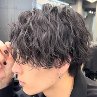 骨格矯正カット＋・スパイラル・ツイストスパイラルパーマ💈 （ケアトリートメント付き）