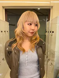 【ケアあり】ブリーチリタッチ+オンカラー🎶/ケアシャンプー&ケアコンディショナー付き