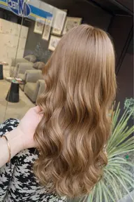 似合わせカット💇‍♀️＋透明感カラー(アドミオ.アディクシー.イルミナ) 🌈＋3stepトリートメント✨　￥9900