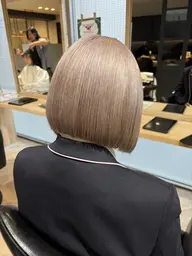 【新規】カット+ブリーチ2回＋ケアカラー+潤髪トリートメント￥25080