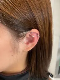 【ナツミ限定メニュー】 耳ツボジュエリー+髪質改善Tr  (耳ツボ) ¥11400