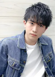 men'sカット＋カラー＋パーマ＋トリートメント13000円、土日祝日または平日16時以降のご来店＋3000円