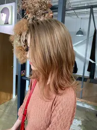 カット+ケアブリーチ のWカラー にトリートメント付きでこの金額!! おすすめです👩🏼‍🦰💕