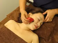 【横顏スッキリ美人】小顔コルギ+天然石カッサ+ヘッドスパ60分¥5390