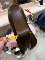 パヤパヤ・ウネウネ対策におすすめ🩵韓国小顔カット＋美髪矯正＋選べるトリートメント