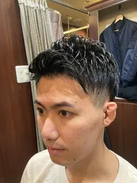 カット×形状記憶パーマ　動き感は普通のパーマよりは出ないですが、コテでやりたい方向に癖を作りセットを楽にするパーマです