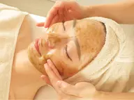 剥離・ダウンタイムなし🌿ハーブピーリング＋モデリングパック【ニキビ・ニキビ跡・シミ・シワ改善】