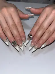 オフありフレンチorカラーグラデーション🩷フィルイン🖤ケア込み🩶