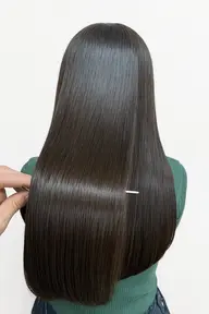 【癖を伸ばして扱いやすく】毎日のスタイリングが楽になる縮毛矯正+カット