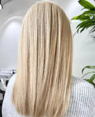 ✨なりたいハイトーン叶えます✨ケアブリーチ2回＋ペールカラー＋トリートメント