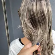 憧れスジ感ハイライトカラー+質感トリートメント