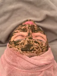 《ハーブピーリング剥離あり》クレンジング+泡パック+毛穴洗浄+ハーブピーリング(剥離あり)+パック+おしあげ