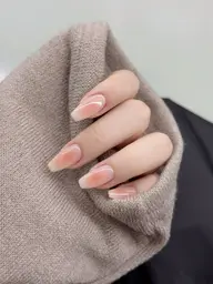 チップ長さ出しチーク／カラーグラデーションネイル