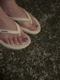 初回💜フットジェルネイル（持ち込みデザインok）新規様限定💅やり放題　¥7700