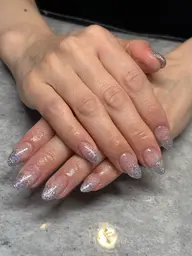 《モデル様募集》(オフあり)ラメグラデーションネイル✨️技術向上のため研修ネイリストが担当します💅