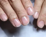 ネイルケア(お爪の形の整え、甘皮処理、つめ磨き、保湿)