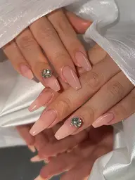 ▪️オフあり▪️10本長さ出し➕ワンカラー＆パーツ2本🧸(新規ジェルオフ無料)