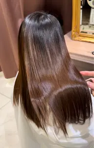 《髪が癖で扱いにくい方🌀》カット＋縮毛矯正