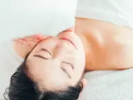 小顔「美肌ケア定番」小顔コルギ+毛穴洗浄+生コラーゲン導入+パック60分