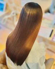 【触れたくなる素髪へ】ナチュラル縮毛矯正🌿＋髪質改善トリートメント🌷