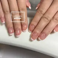 【オフあり】ハンド　フレンチネイル（ベースカラーあり）（大パーツや長さだしオフは別途料金＋500円）