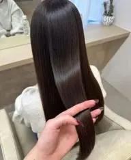 プラチナシルキーカラー✨ 乾かすだけでまとまる髪質改善カラー🧡縮毛矯正はハードルが高い…そんな方に是非オススメです！
