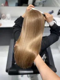 🩵ミニモ学割🩵1番人気メニュー🩵ケアブリーチ使用ダブルカラー＆髪質改善トリートメント＆トリートメント