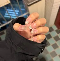 オフ込みチークマグネットフレンチネイル🌷