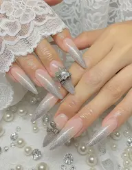 《前回施術より30日以内来店》ジェルチップ(長さ出し)ワンカラー+デザイン2本/オフ込み 8,000円