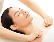 \ミニモ限定🩷/デコルテ&フェイシャル美肌エステ💆♀️肌悩み別オプション1430円以上プレゼント