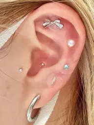 話題の耳ツボジュエリー✨12 粒コース💎