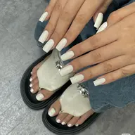 《ハンド＋フット》ワンカラーorラメグラ¥10000 (初回オフ無料ケア込み)