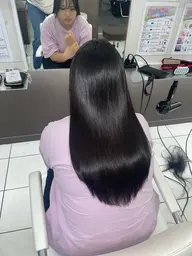 【艶で差がつく、地毛風ストレート🪽🤍】縮毛矯正 + トリートメント + メンテナンスカット✂︎