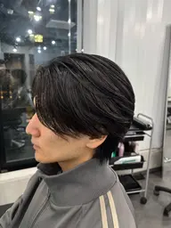 センターパートカットモデル