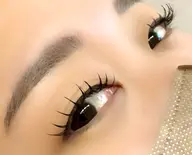 【LED】期間限定♪フラットラッシュ140本☆アイシャンプー&コーティング込み！オフ無料♪