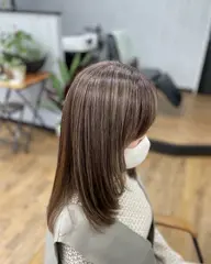 カット＋白髪ぼかしハイライト、インナーカラー、白髪剥がし
