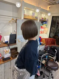 【✨ケアブリーチ使用✨】カット＋ブリーチリタッチ（オンカラー込み）＋VIPトリートメント