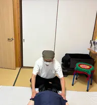 猫背、巻き肩、ストレートネックなど上半身の気になる方へのアプローチ整体