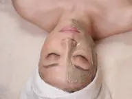 【平日10時～14時限定】ローズの香りに包まれて癒しのフェイシャル60分