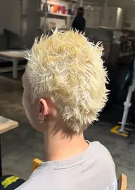 【土日限定】☀️カット+ケアブリーチ、根本リタッチオンカラー☀️ケアトリートメント