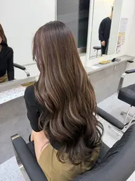 【筋間たっぷり‼️】コントラストハイライト➕レイヤーカット➕2ステップトリートメント🩵