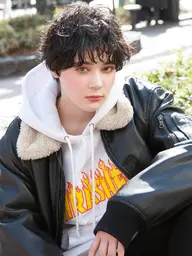 ショートカット&くしゅくしゅパーマのモデル