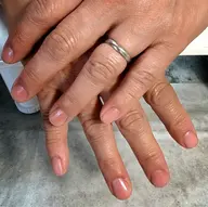 【ハンドケア】甘皮ケア+爪まわり角質ケア✨