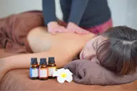 【1ヶ月以内のご来店の方限定】アーユルヴェーダ🌺至福の全身トリートメント110分スリランカオイルをしっかり堪能❣️