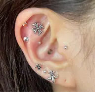 耳ツボジュエリー💎10粒3300円/15粒3800円/付け放題4500円(すべて両耳)